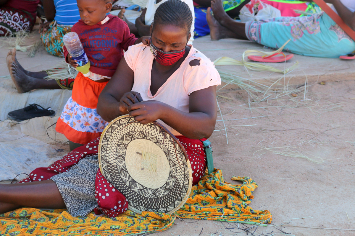 Illala Basket Weaving Member in Zimbabwe (UN Women Zimbabwe) 