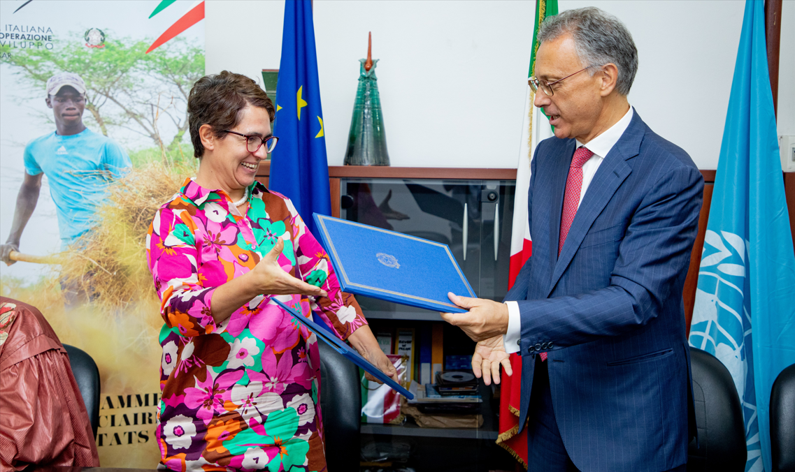 Giovanni Umberto De Vito, Ambassadeur d’Italie au Sénégal  et Madame Elena RUIZ DABRIL, Directrice Adjointe du Bureau Régional d’ONU Femmes pour l’Afrique de l’Ouest et du Centre 