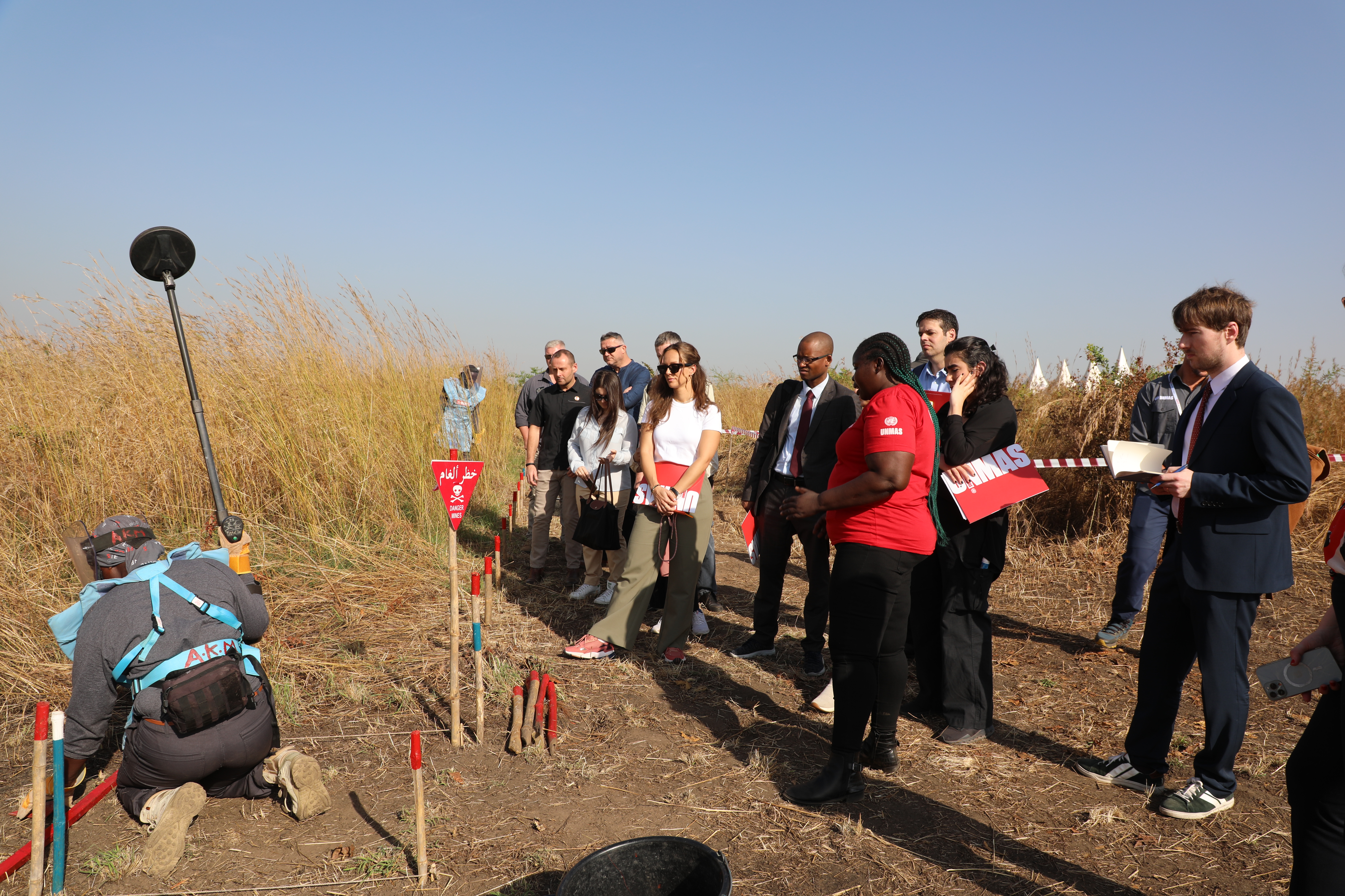 Informal Expert Group members visiting a demining site managed by UNMAS in Juba, South Sudan. Photo: UNMAS