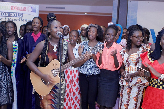 Photo des lauréates du concours général avec l'artiste Marema (Credit : UN Women/ Hamet Diop)