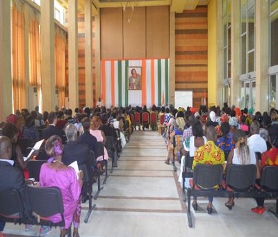Une vue des participants lors de la restitution à l’hôtel du district d’Abidjan