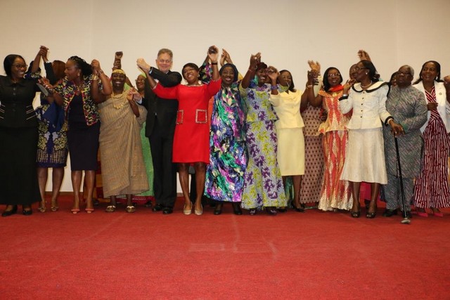 Family photo of women leaders with guests. Photo - UN Women Ivory Coast