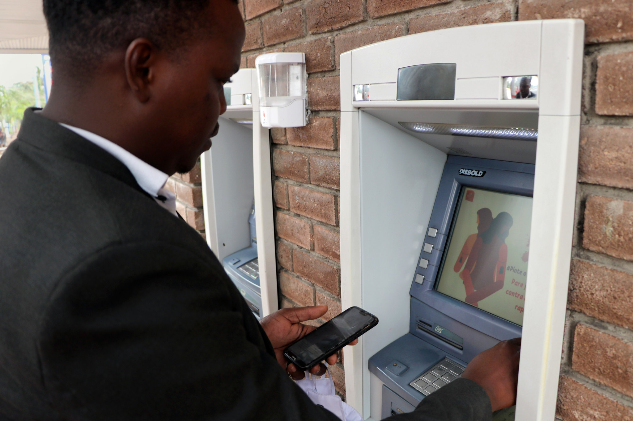 A partnership between UN Women and private bank BCI resulted in ATM machines displaying messages around the 16 Days of Activism nationwide