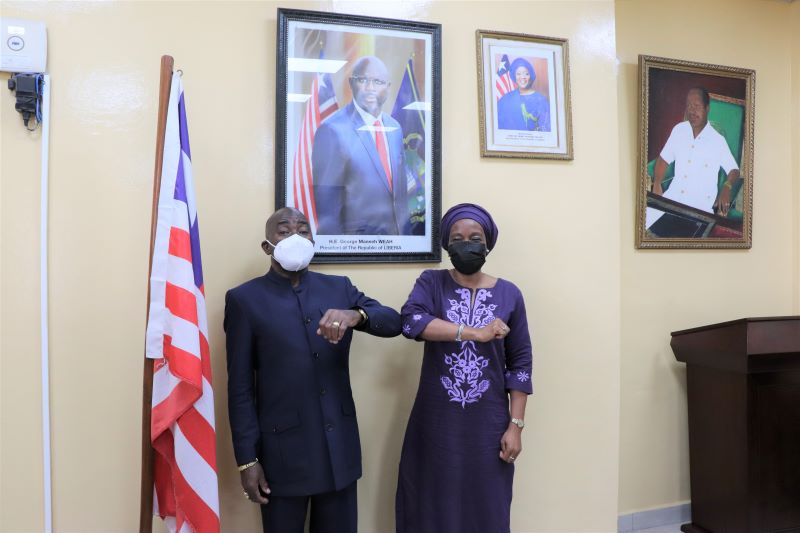 UN Women Liberia Country Representative, Ms. Comfort Lamptey presents her credentials to the Minister of Foreign Affairs, Ambassador Dee-Maxwell Saah Kemayah  ​