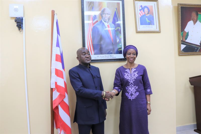 UN Women Liberia Country Representative, Ms. Comfort Lamptey presents her credentials to the Minister of Foreign Affairs, Ambassador Dee-Maxwell Saah Kemayah. 