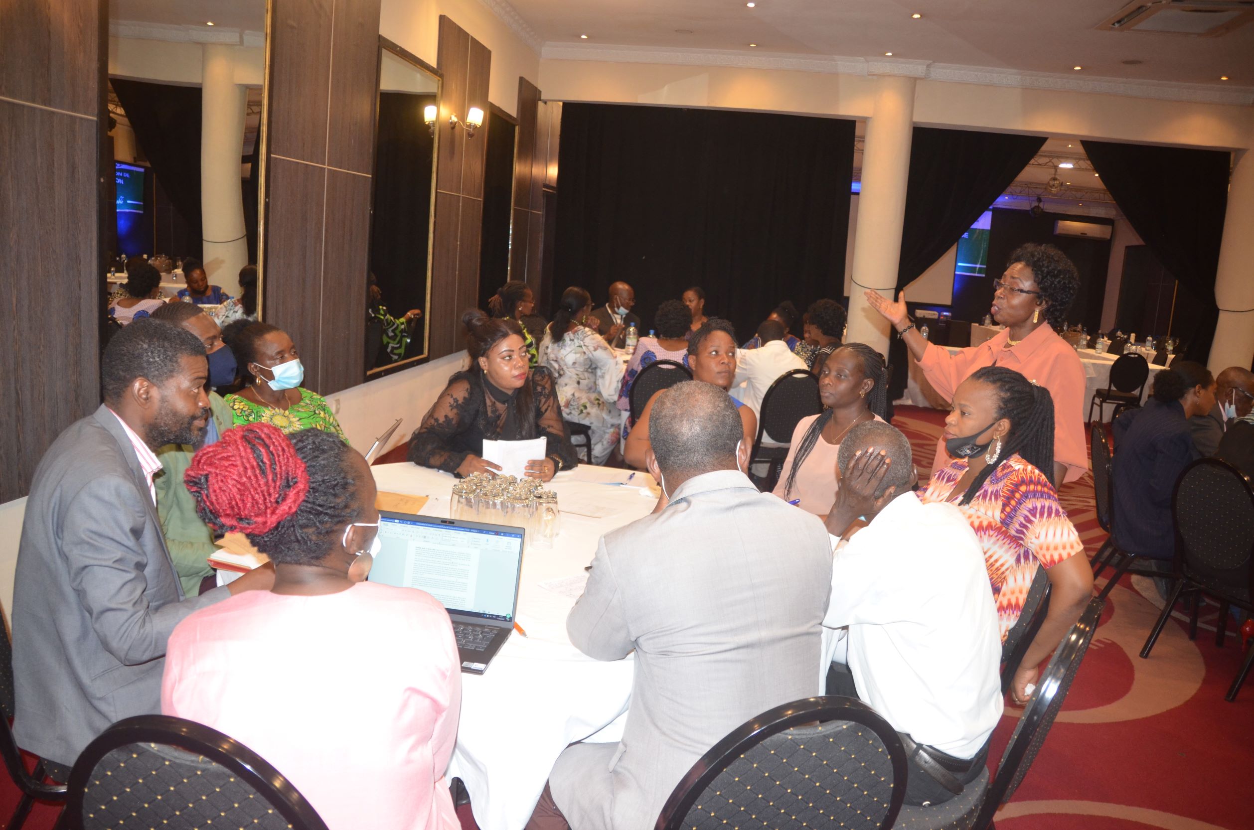 Discussion en groupe de la planification du plan opérationnel de la phase pilote de dissémination. Photo © ONU Femmes