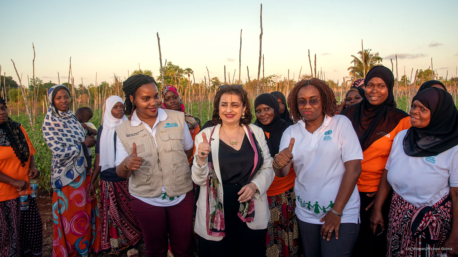 With women horticulture farmers in Zanzibar. Photo: UN Women/Michael Goima. 