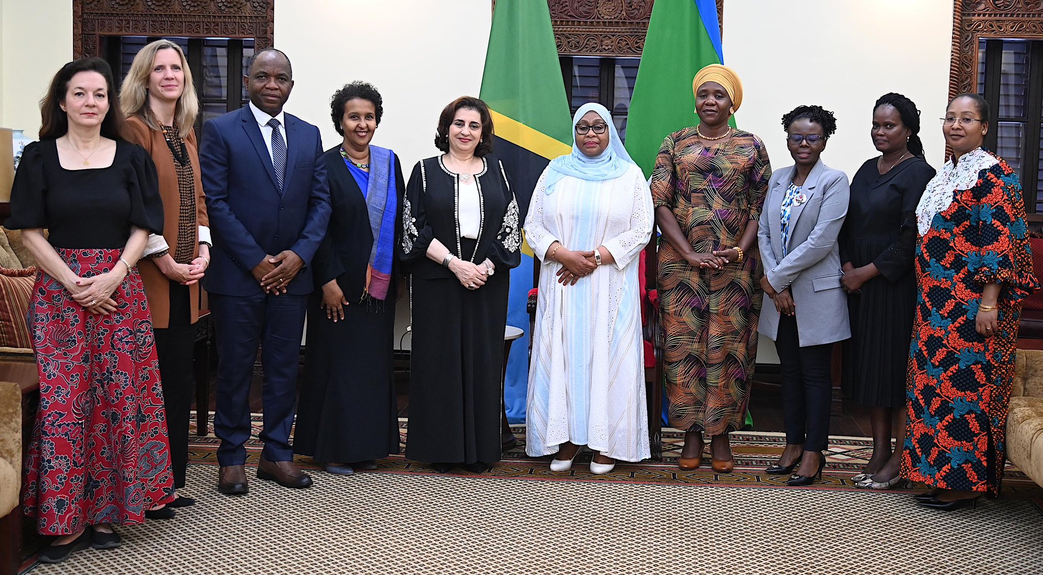 UN Women Executive Director with President Samia Suluhu Hassan, Dorothy Gwajima, Tanzanian Minister of Health, Community Development, Gender, Elders and Children, and UN Women delegation.  Photo: Courtesy of Tanzania State House