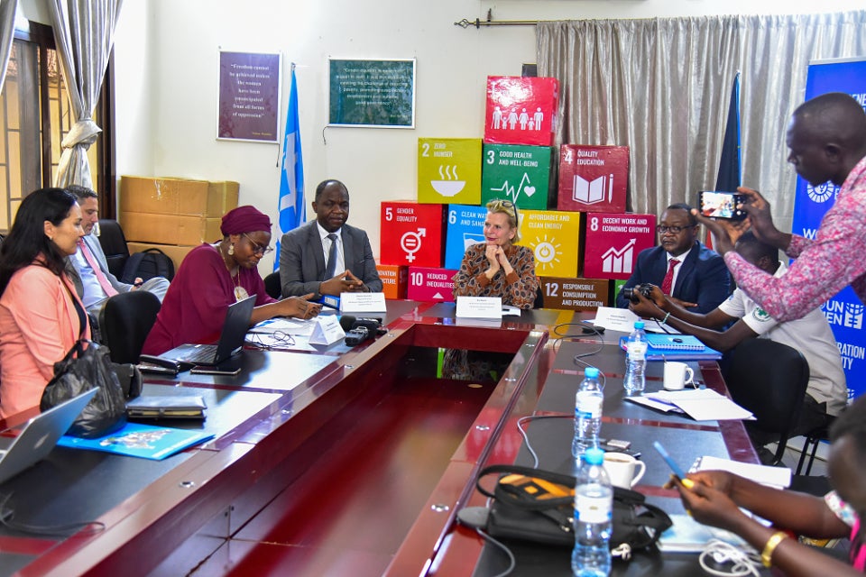 Ms. Regnér addresses South Sudanese press at a press conference 