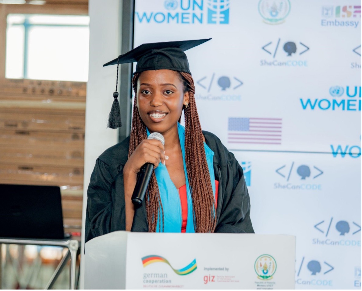 Fabiola IMBABAZI, student representative speaking at the graduation ceremony. (Photo: Igire Rwanda)
