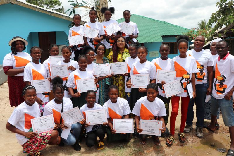 Young women from Bong County in the north-central part of Liberia graduate from the Totota Women’s Digital Centre after completing a six months digital literacy skills training program facilitated by UN Women in collaboration with Orange Foundation. Photo credit @UN Women/ Gloriah Ganyani