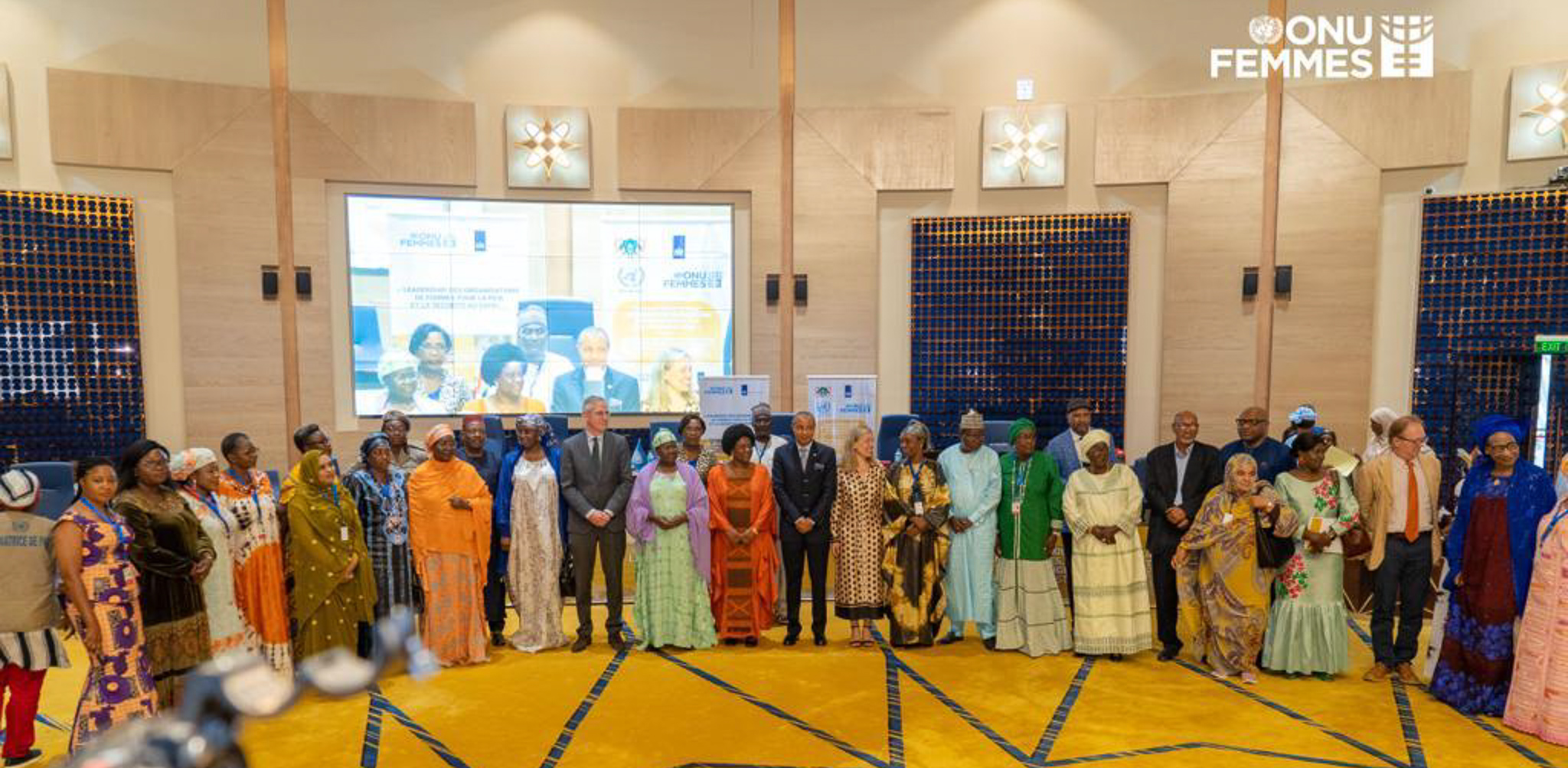 Photo de groupe Colloque régional sur :« L’adaptation de l’agenda #femmes, paix et sécurité au contexte changeant du #sahel : repenser et réajuster les approches ». Credit photo ONU Femmes Niger