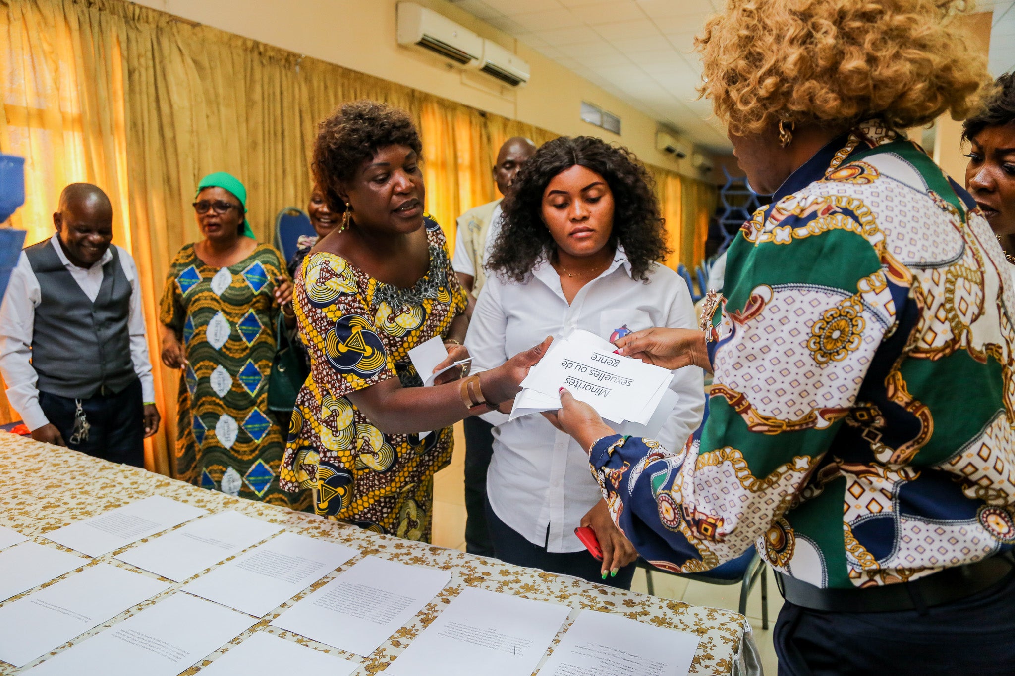 Journalists and members of the ACEF work hand in hand during group activities. Photo: UN Women / Marina Mestres Segarra