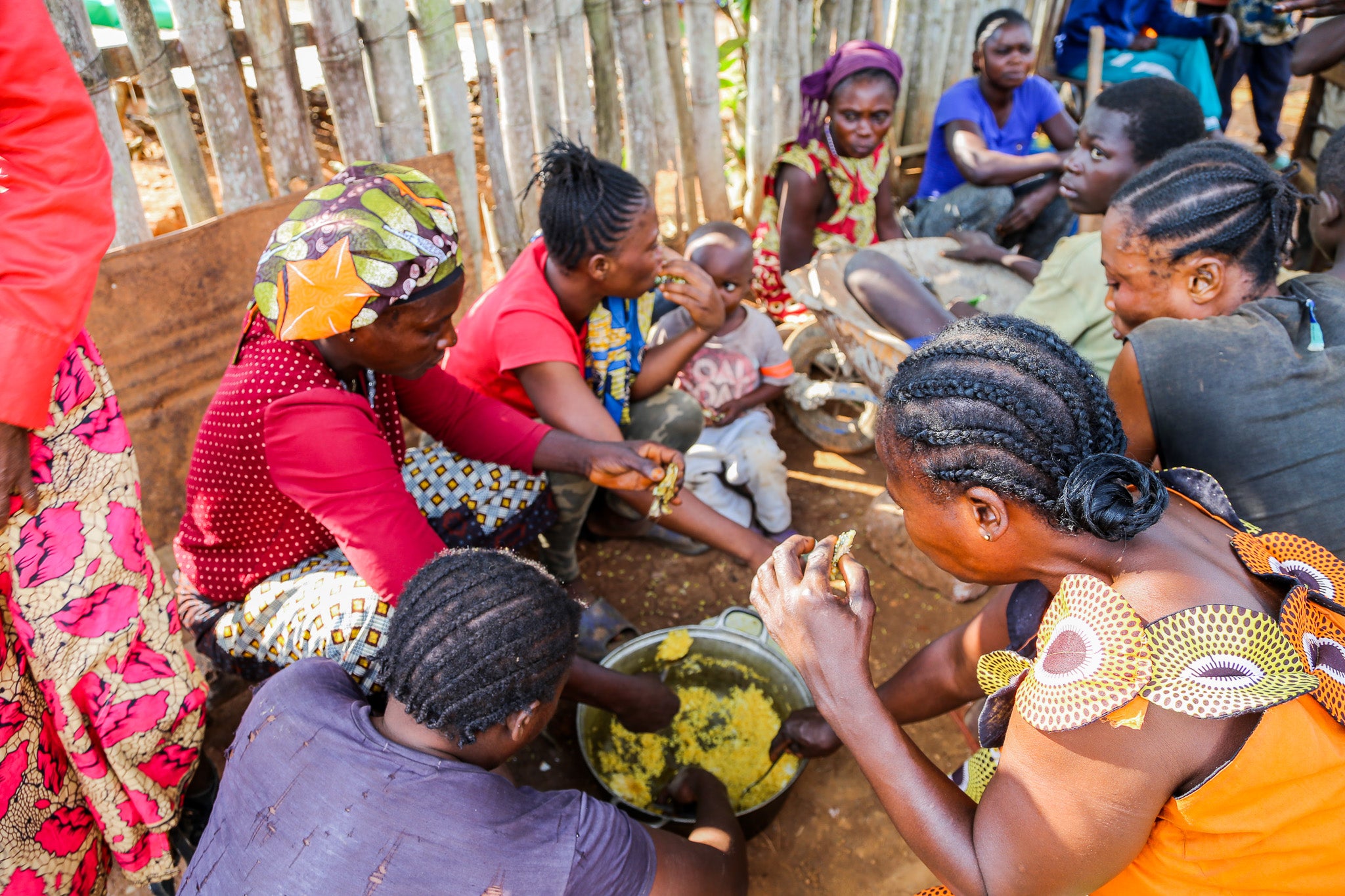 At 2pm, the women enjoyed their first meal of the day together, with their children.