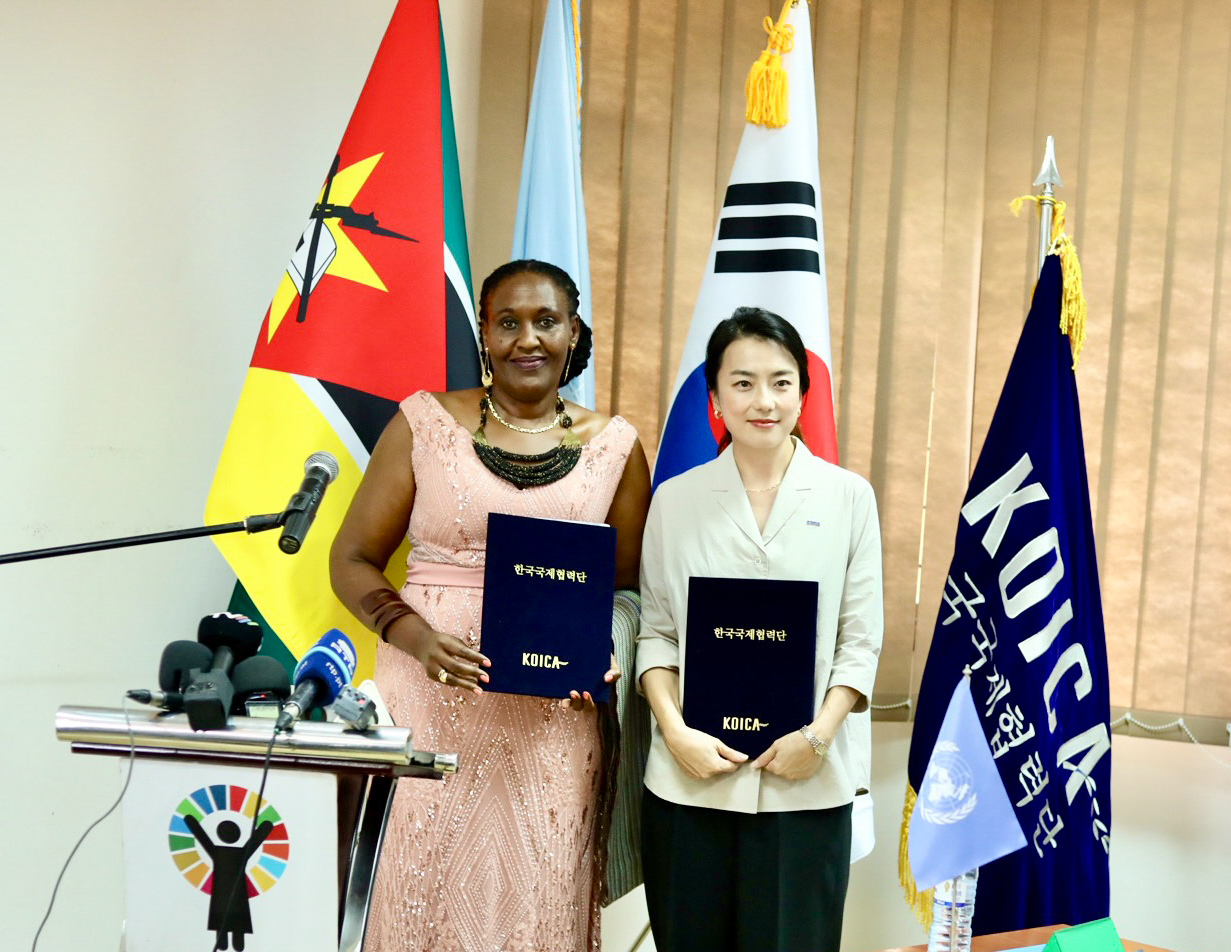 From left: Dr. Marie Laetitia Kayisire, UN Women Representative and Ms. Hyun JinJoo, Country Director of KOICA in Mozambique. Photo: UN Women/Amiro Halde
