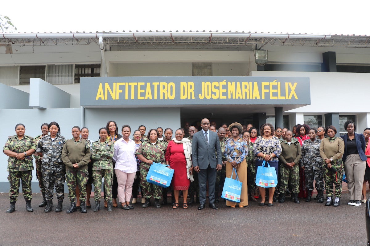 Family photo from Mozambique Armed Defense Forces (FADM) during the training in Maputo in November 14 (Credits: UN Women Mozambique)