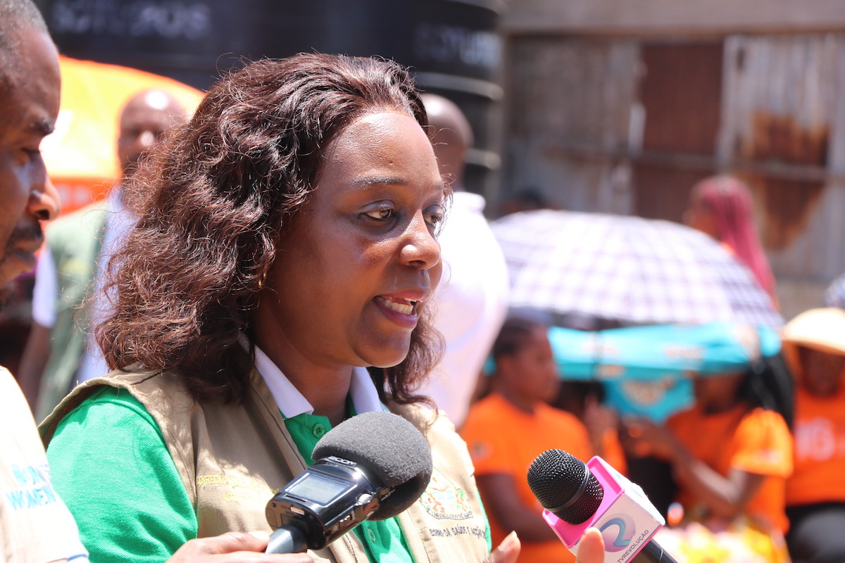 Dr. Alice De Abreu – the Counciorl for Health and Social Action of the Maputo City Council visits the accommodation center and addresses affected women during the handover ceremony. Photo: UN Women / Edson Rufai