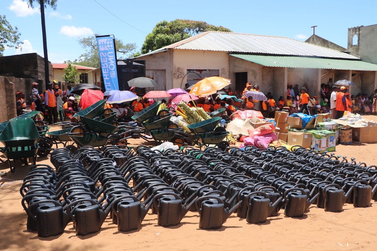 Agriculture and disaster preparedness kits were handed out to women organizations and local disaster and risk management committees. Photo: UN Women / Edson Rufai