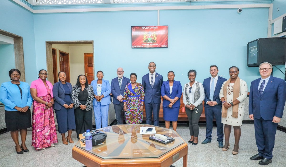 Hon. Greg Fergus, Canadian Speaker of the House of Commons (centre), Anna Mutavati, Country Representative, UN Women Kenya, (far left) and representatives of Kenya Women Parliamentary Association (KEWOPA) at Parliament, Kenya. Photo: UN Women/Sharon Kinyanjui