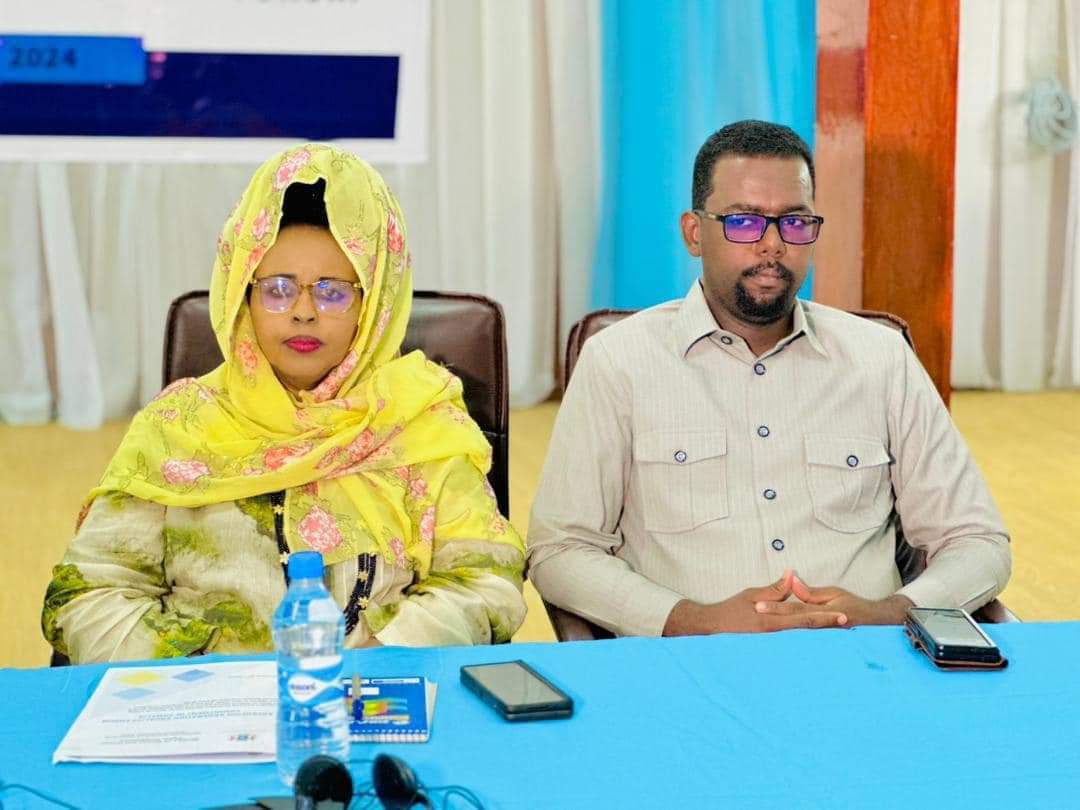 Minister Maryam Husein, Ministry of Health of the Federal Republic of Somalia (left). Photo: UN Women Somalia.