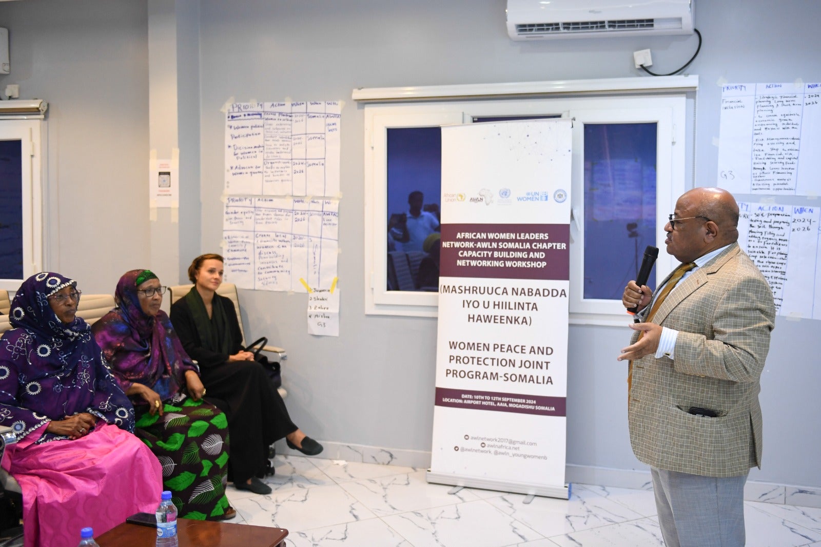 His Excellency Ambassador Mohamed ElAmine Souef, African Union Somalia Representative speaking at the workshop (Photo: UN Women)