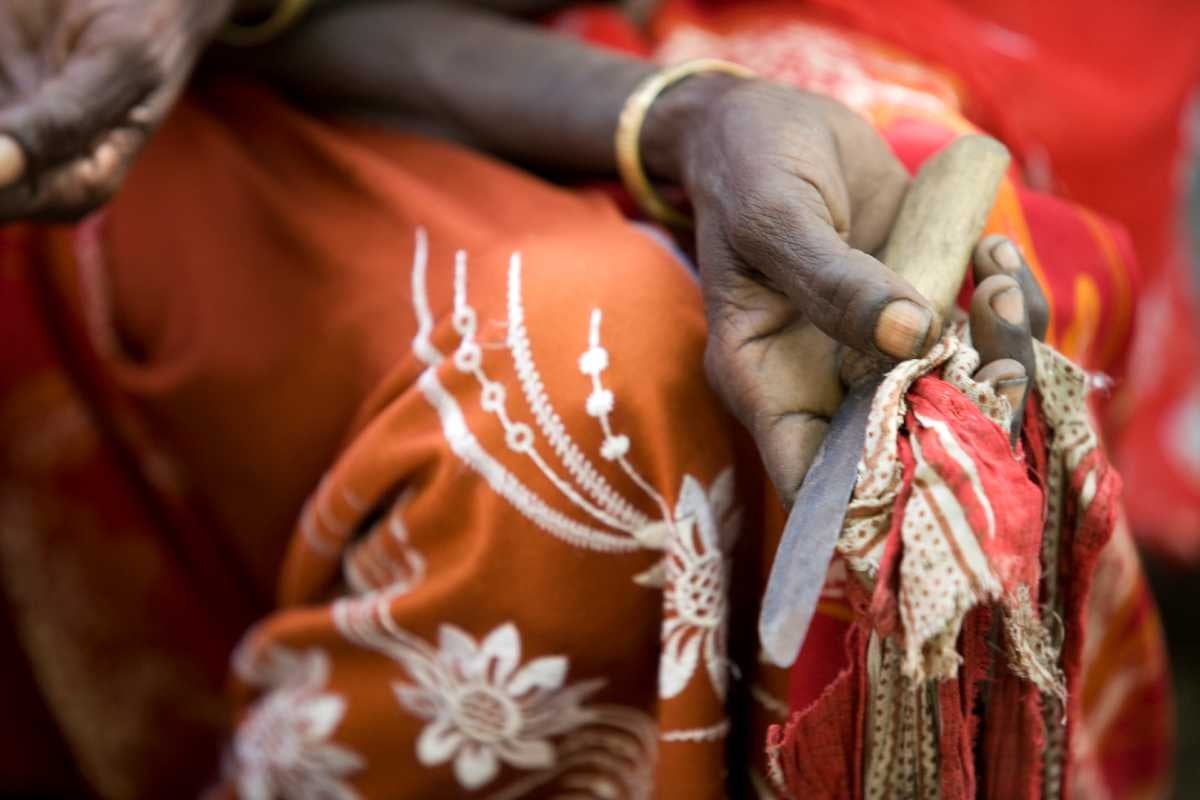 Boko Mohammed, a former excisor (a practitioner who performs female genital mutilation), holds the tool she used to perform the procedure at a community meeting in Kabele Village, inAmibara District, Afar Region. Photo: UNICEF/Kate Holt