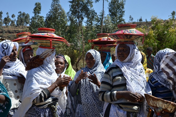 The GEWE beneficiaries in Eastern Harega region of Ethiopia walk as they discuss various issues very well balancing the baskets on their heads. Such baskets in various shapes and sizes are hand woven by women and are used in different parts of the country for numerous purposes like as containers and decorations. Photo: UN Women/Fikerte Abebe 