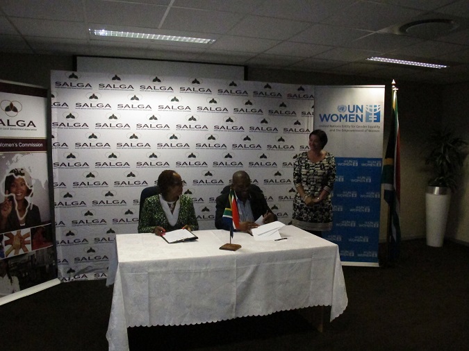 UN Women SAMCO Representative Anne Githuku-Shongwe (Left) and South African Local Government Association CEO Xolile George sign a memorandum of understanding between their respective organisations.