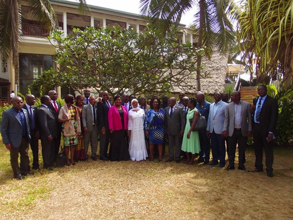 Photo de Famille des parlementaires ivoiriens et ivoiriennes participants à l’atelier. Photo - ONU Femmes Côte d’Ivoire