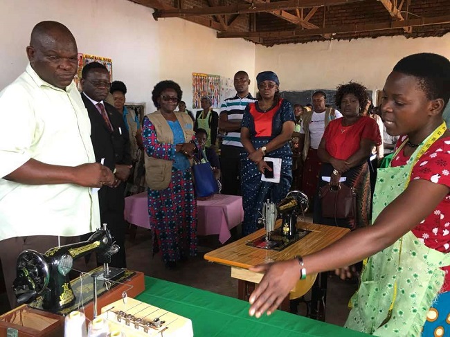 The Regional Director visited textile and garment making Cooperatives in Salima of persons with disabilities.                      Photo: UN Women
