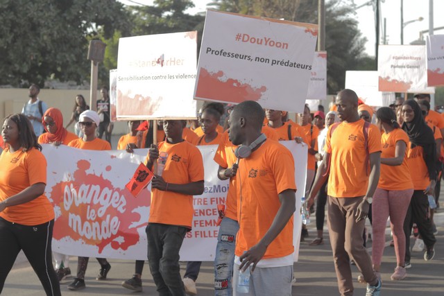 Les jeunes engagés, lors de randonnée Orangez Dakar pour mettre fin aux violences faites aux femmes et aux filles