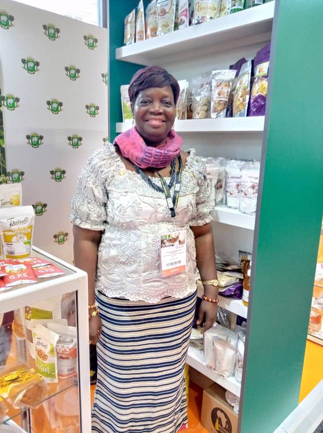 Ms. Gbakayoro runs an agribusiness to produce cassava products, palm oil, black soap and banana chips. She employs 4 people.