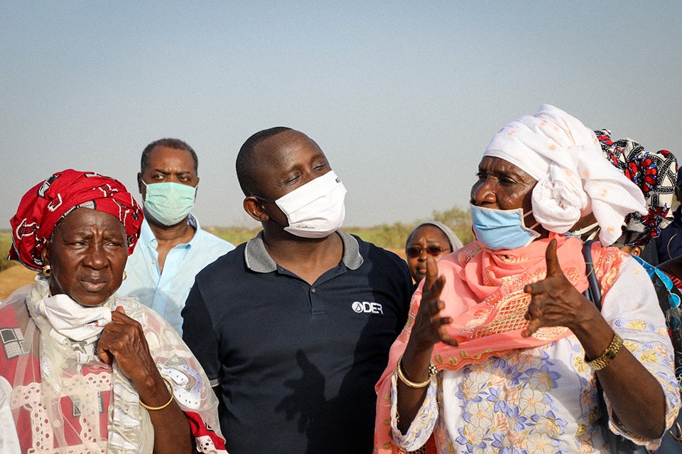 M. Papa Amadou Sarr, directeur général à l'entrepreneuriat rapide des femmes et des jeunes, et Korka Diaw, Présidente de REFAN