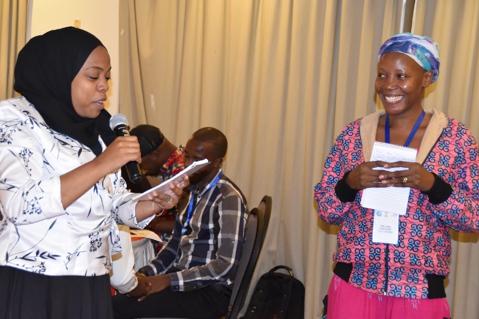 Ms. Nasra Nassor and Salome Gregory participating in a discussion during the 3-day training on Reporting on Women’s Leadership and Political Participation. Photo: UN Women.