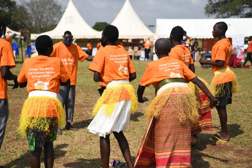 A local dance group provides ‘edutainment’ through a dramatic skit and dance at the 16 Days of Activism national Launch in Oyam District. Photo: UN Women Uganda/Eva Sibanda