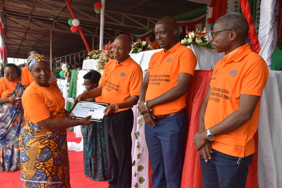 Burundi Vice President rewarding  pioneers in the fight against VAW